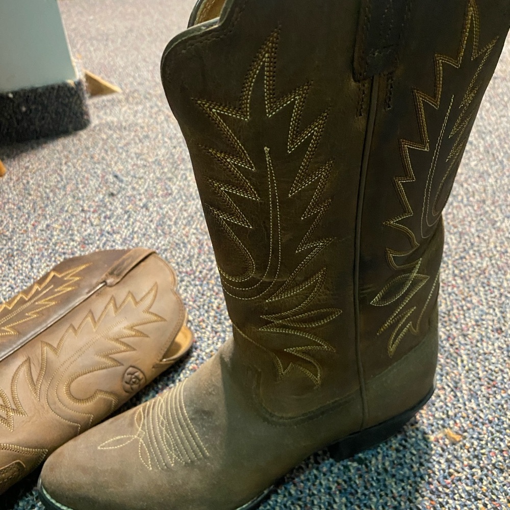 Ariat Brown Western Boots with Embroidered Design - Picture 6 of 6